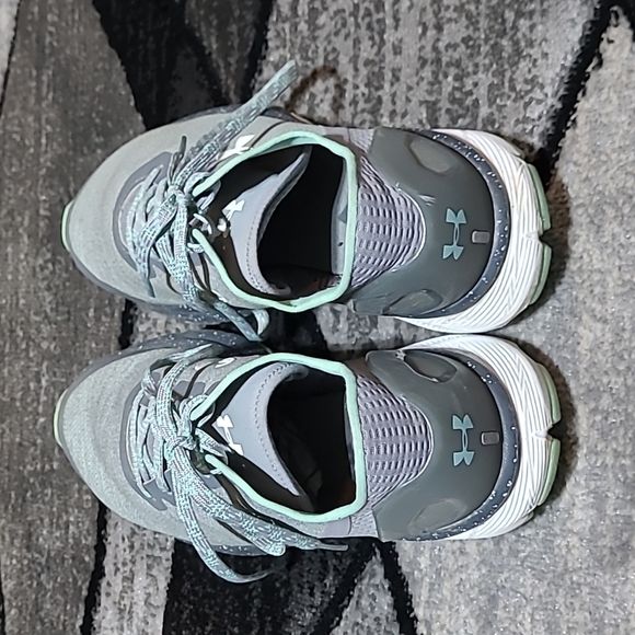 UNDER ARMOUR CHARGED RUNNING SHOES PRICE FIRM - Picture 10 of 13